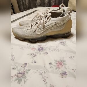 Nike Air VaporMax Flyknit 2021 Phantom White DJ9975-001 Women’s Shoe Size 9